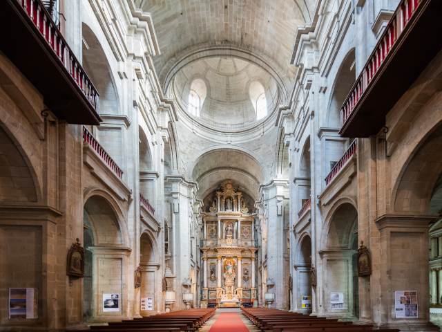 Monasterio-de-San-Francesco-Diego-Delso-CC-BY-SA